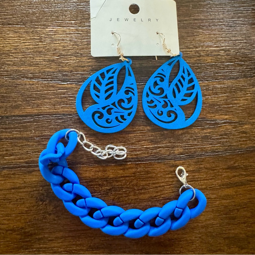 Earring and bracelet set